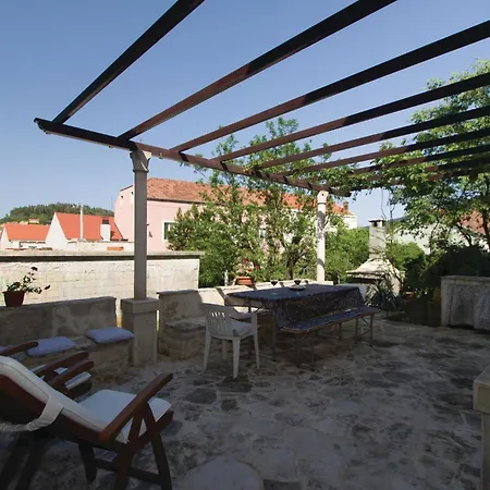 Three-bedroom In بيت للعطل