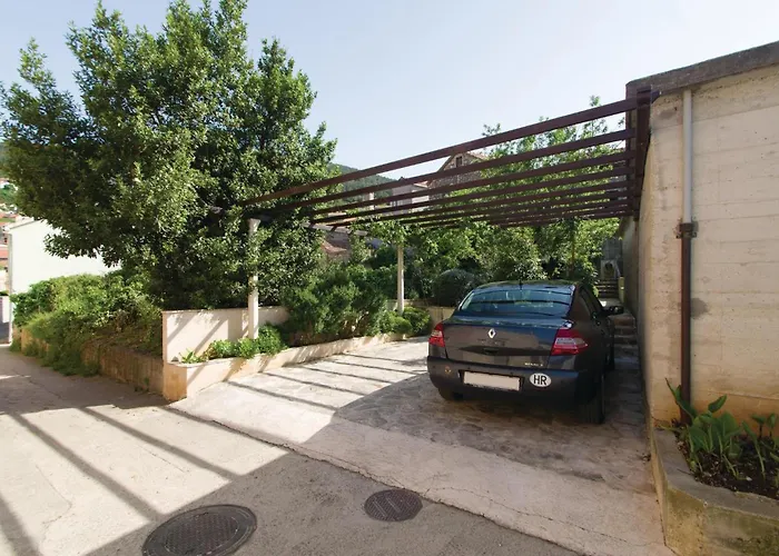 Three-bedroom In بيت للعطل *